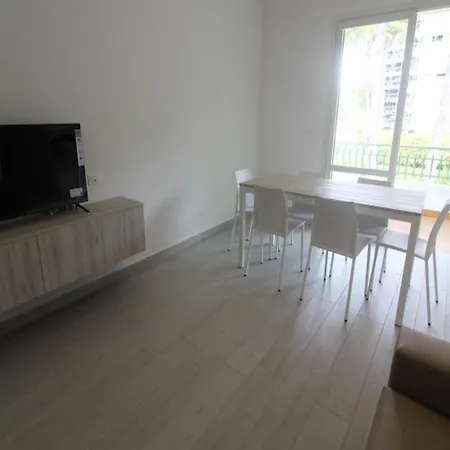 Spacious Flat Near The Daire