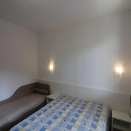 Spacious Flat Near The *