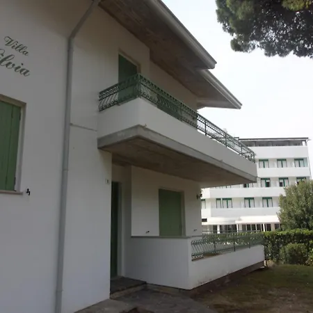 Spacious Flat Near The *